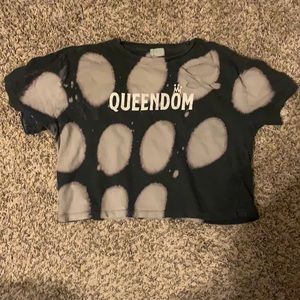 Queendom distressed crop tee~large:)